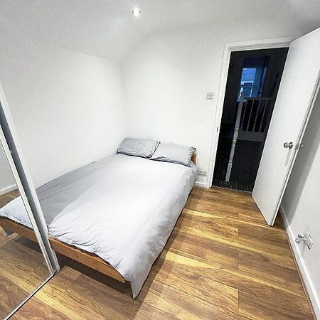 Ak Serviced Apartments - Exclusive Two-Bedroom Apartment 卡迪夫 外观 照片