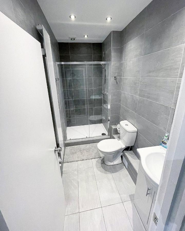Ak Serviced Apartments - Exclusive Two-Bedroom Apartment 卡迪夫 外观 照片